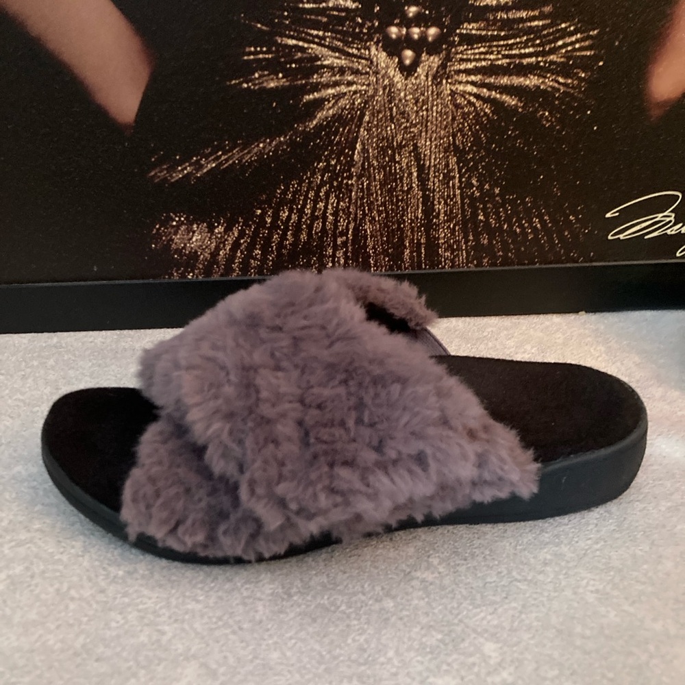 Cozy Faux Fur Slide Slippers Size 8 - Picture 3 of 9